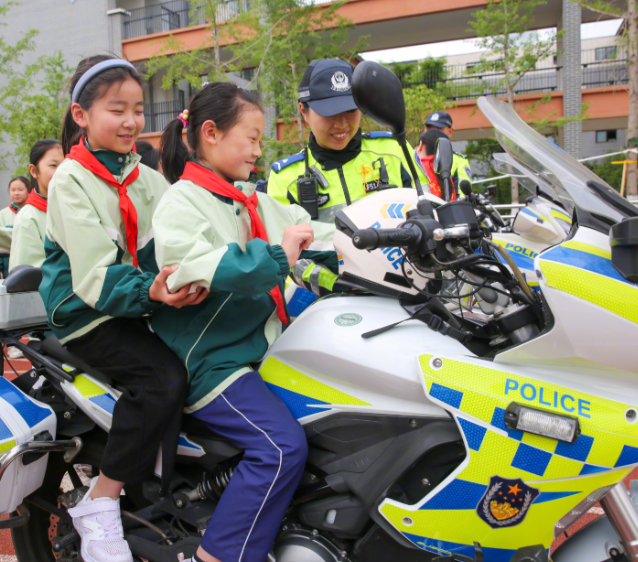 系好安全带使用安全座椅