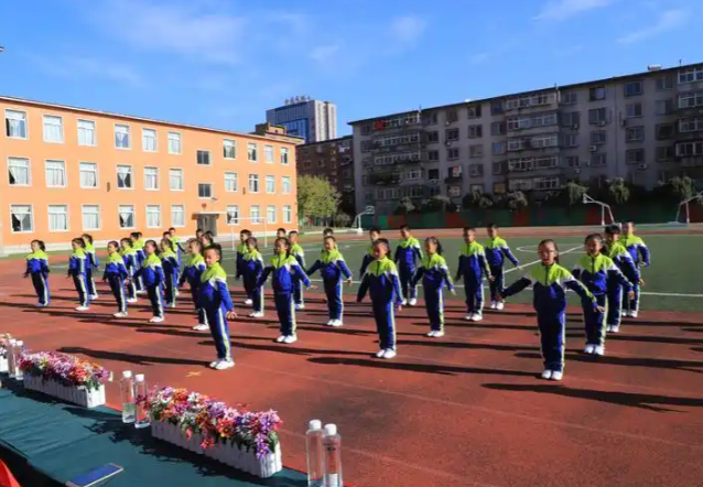 眼里有光身上有汗是让学