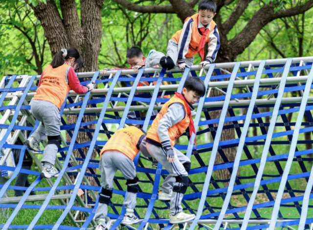 联成构建家校社企医教联