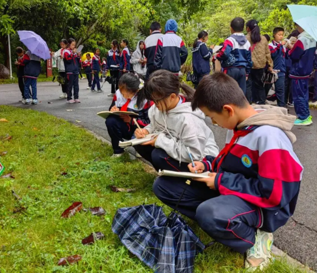 让运动歌声艺术充满校园
