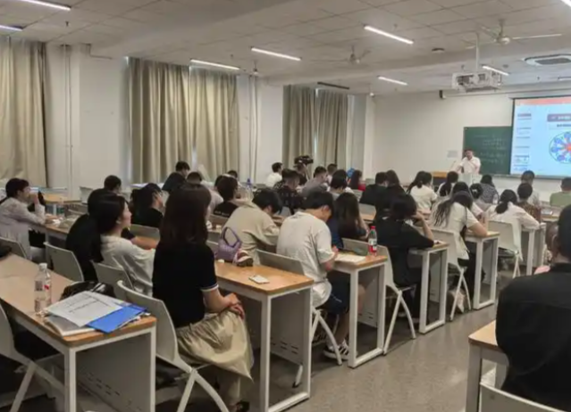 学生满意度作为根底目标