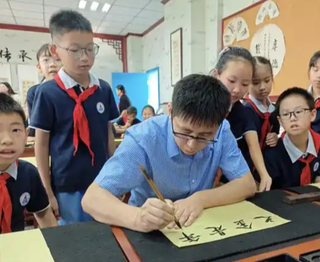 为大中小学与社区同享教