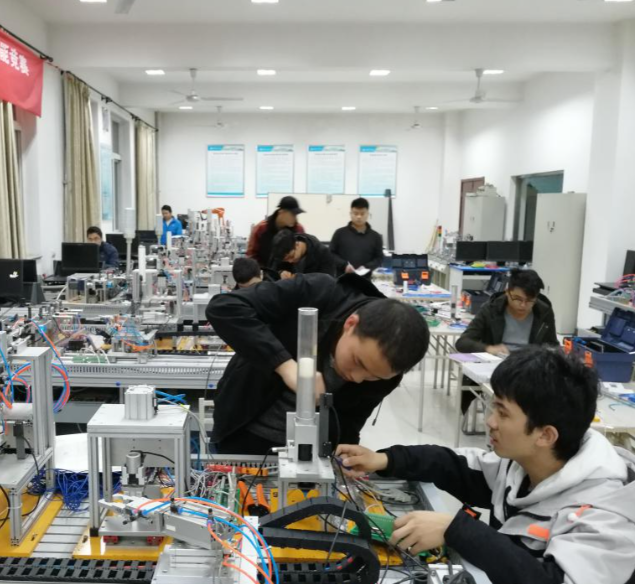 智能化绿色化交融化方向