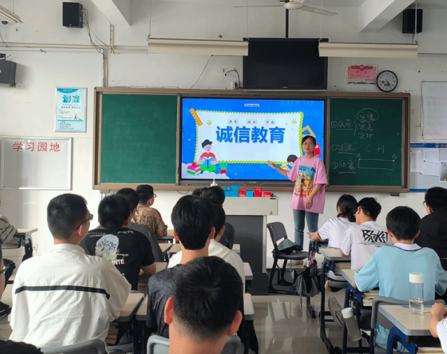 多方协作为学生供给丰富