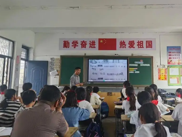 村庄全面复兴充分发挥教