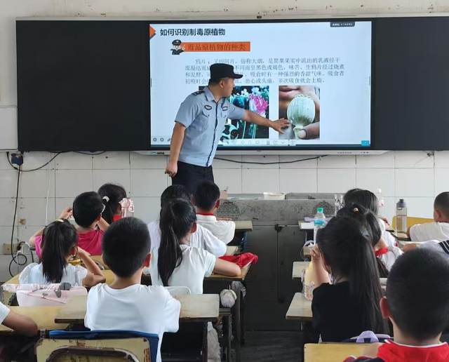 宣传教育打出一套组合拳
